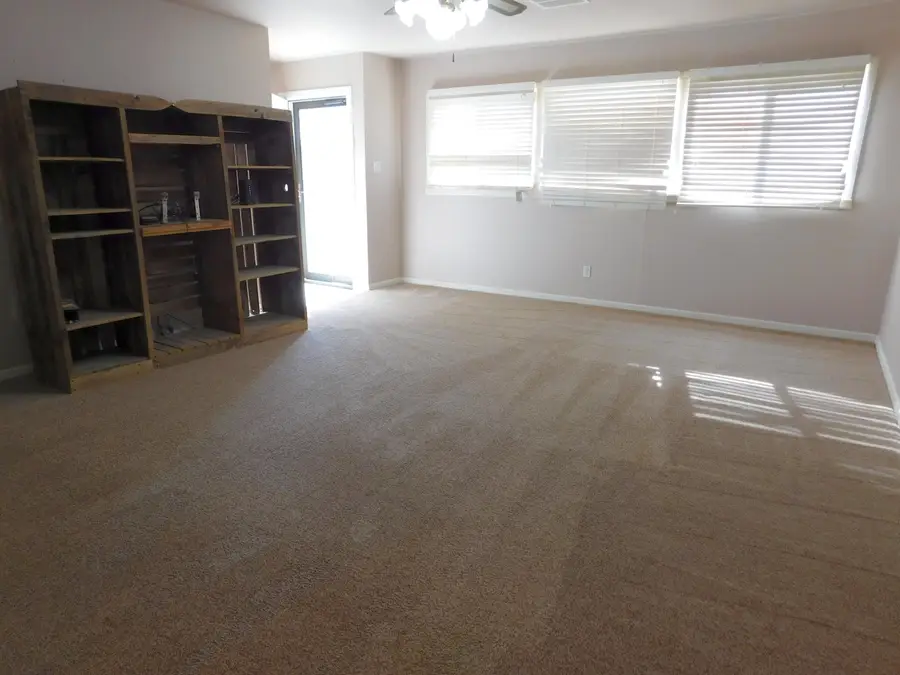 1722 W Avenue B, Muleshoe, TX 79347 - #2