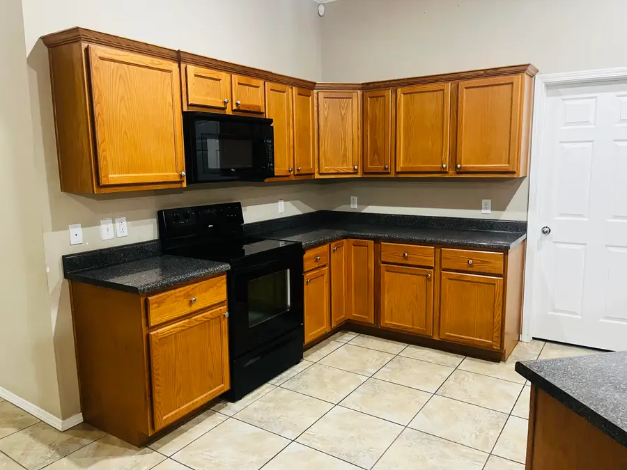 10016 Weatherford Avenue, Lubbock, TX 79423 - Image #3