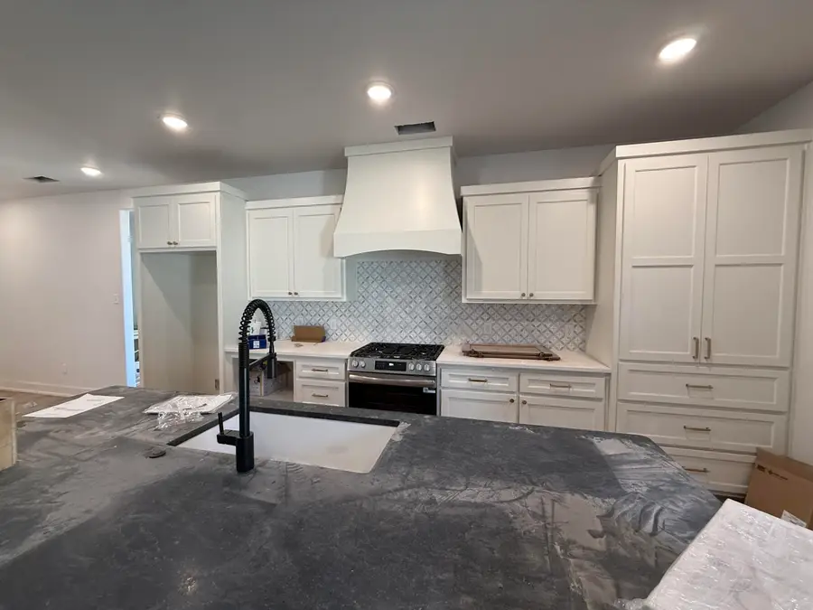 1215 N 6th Street, Wolfforth, TX 79382 - #3