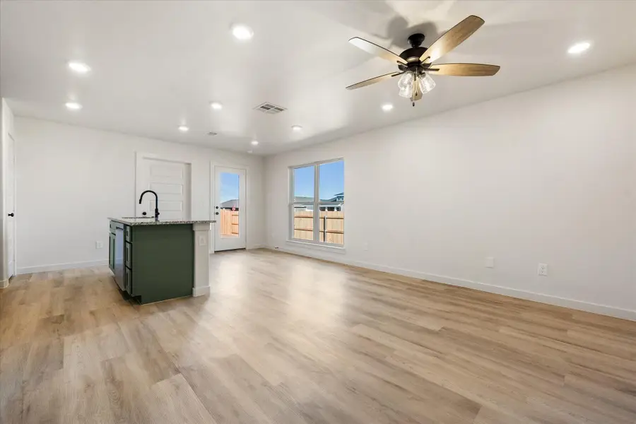 518 E 23rd Street, Wolfforth, TX 79382 - #3