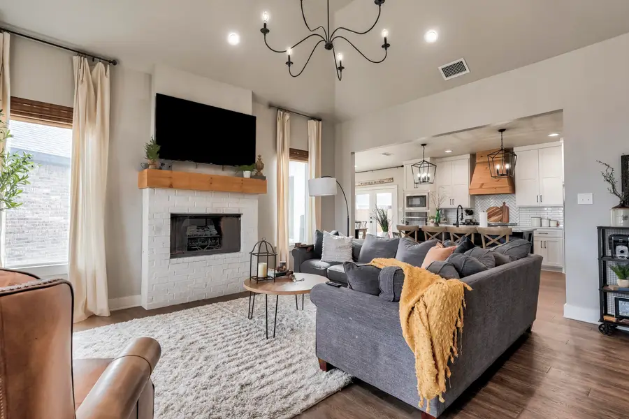 823 N 6th Circle, Wolfforth, TX 79382 - Image #2