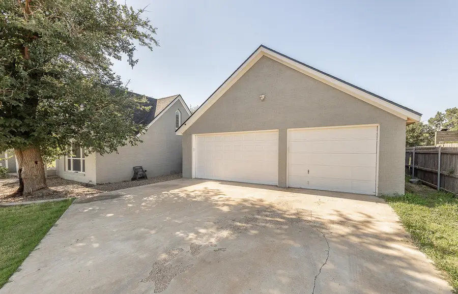 304 Cactus Drive, Levelland, TX 79336 - #2
