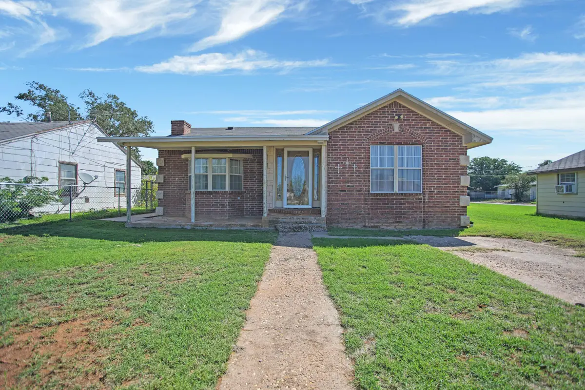906 N 3rd Street, Brownfield, TX 79316 - #1