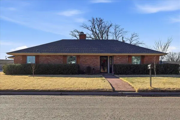 1401 Avenue N, Ralls, TX 79357