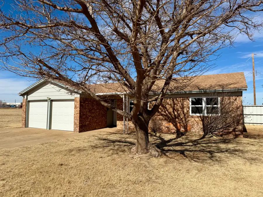 1420 W 26th Street, Plainview, TX 79072 - #2