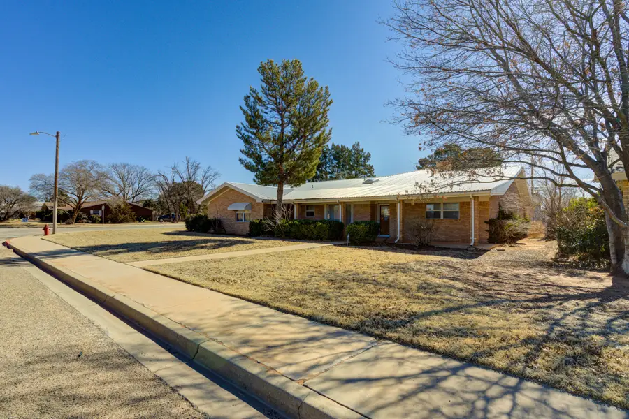 601 18th Street, Seagraves, TX 79359 - #2