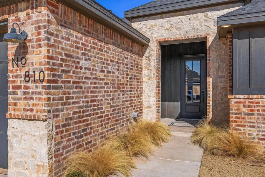 810 N 2nd Street, Wolfforth, TX 79382 - #3