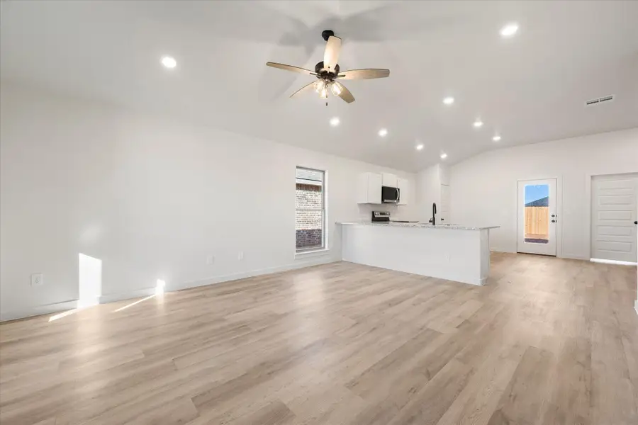 2416 Aberdeen Avenue, Wolfforth, TX 79382 - #3