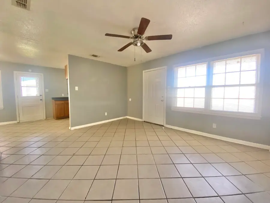 2408 E 8th Street, Lubbock, TX 79403 - #2