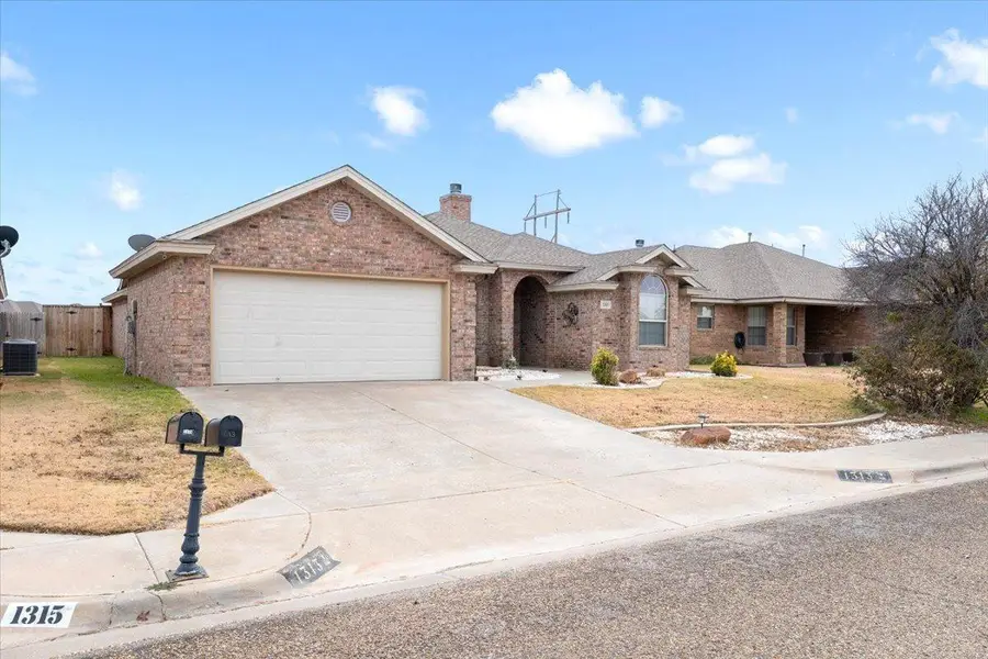 1313 Yorkshire Avenue, Wolfforth, TX 79382 - #2
