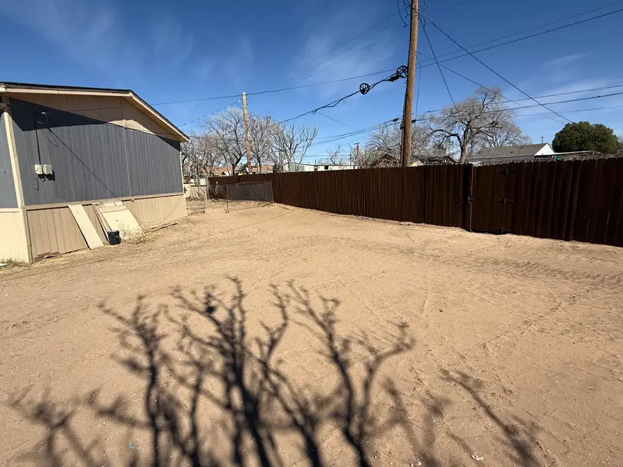 1211 Avenue M, Levelland, TX 79336 - #3