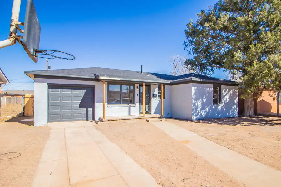 113 E Monroe Street, Levelland, TX 79336 - #2