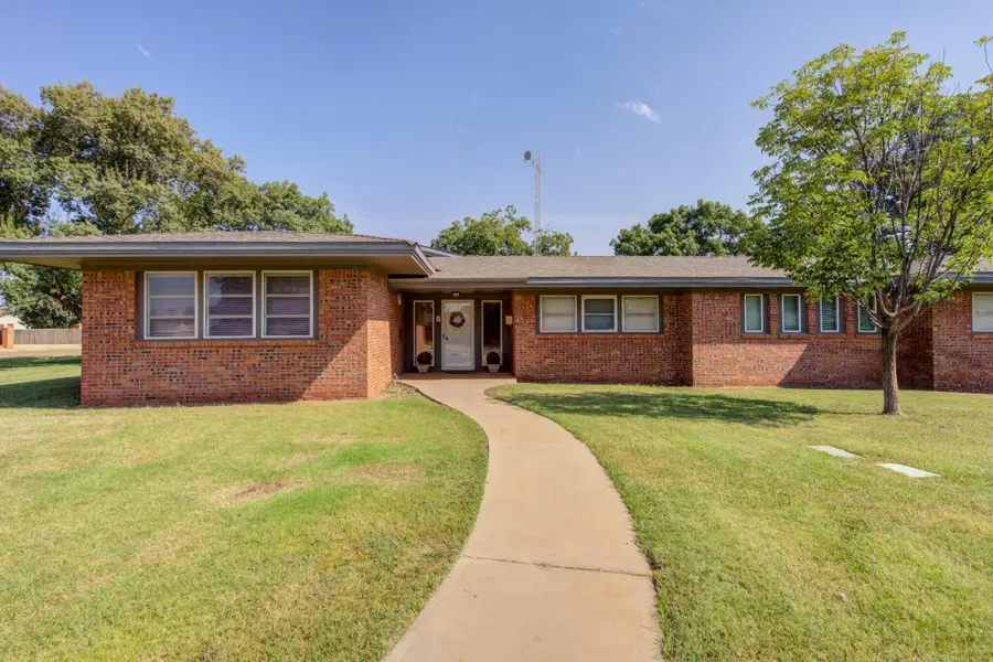 1301 E Tate Street, Brownfield, TX 79316 - #2