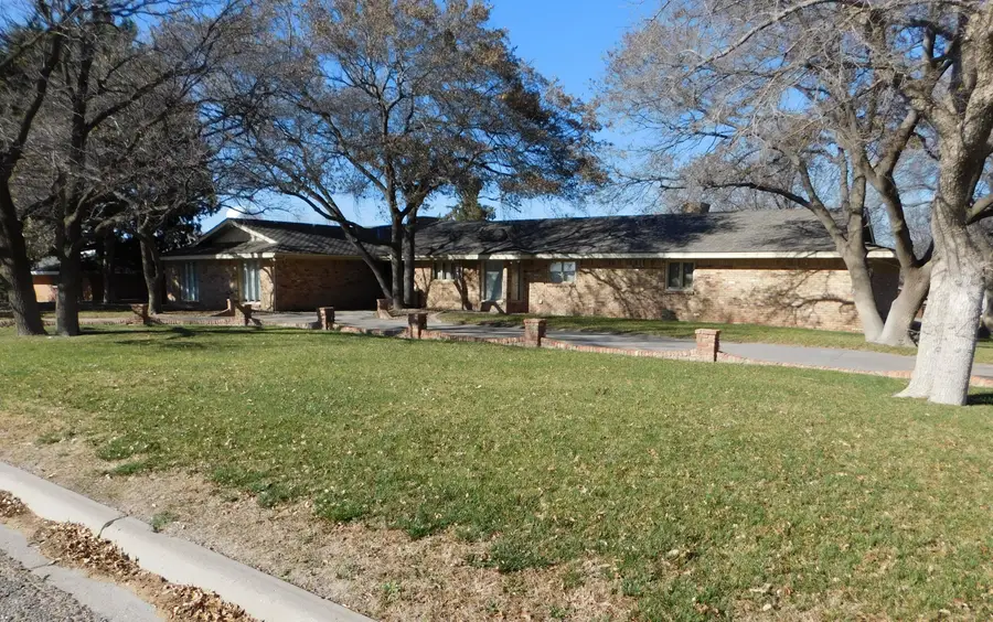 1904 W Ave H, Muleshoe, TX 79347 - #2