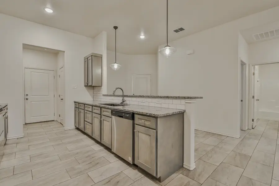 5512 Kemper Street, Lubbock, TX 79416 - #3