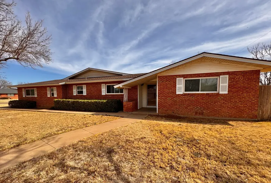 1720 Canyon Street, Plainview, TX 79072 - #2