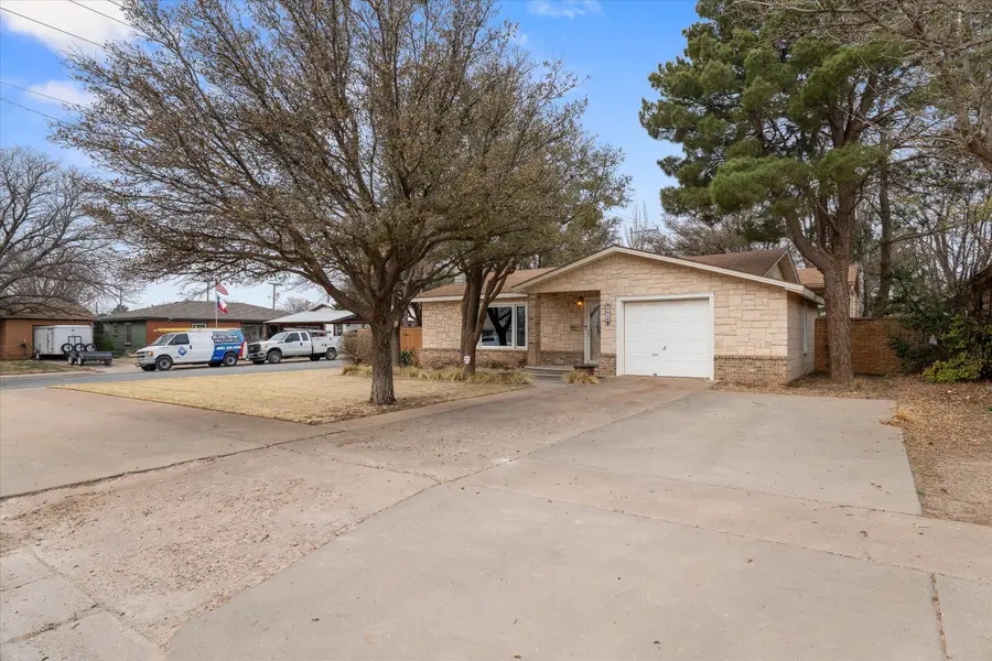 1216 Avenue I, Levelland, TX 79336 - #2