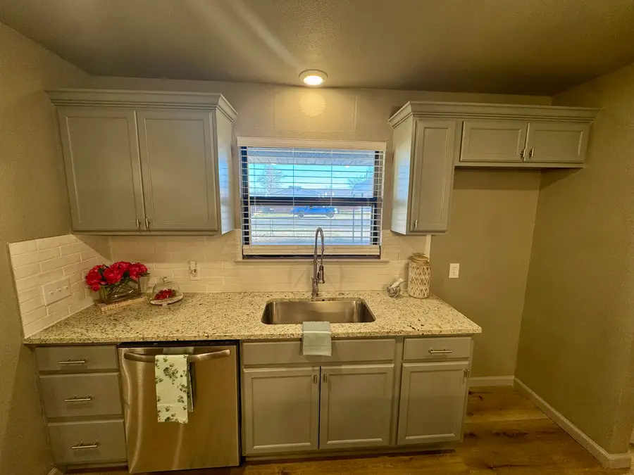 106 N 22nd Place, Lamesa, TX 79331 - #2