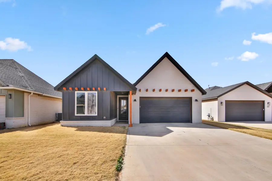 1019 N Grover Avenue, Lubbock, TX 79416 - #2