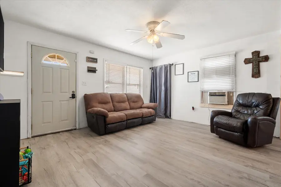 513 E Magnolia Avenue, Brownfield, TX 79316 - #2