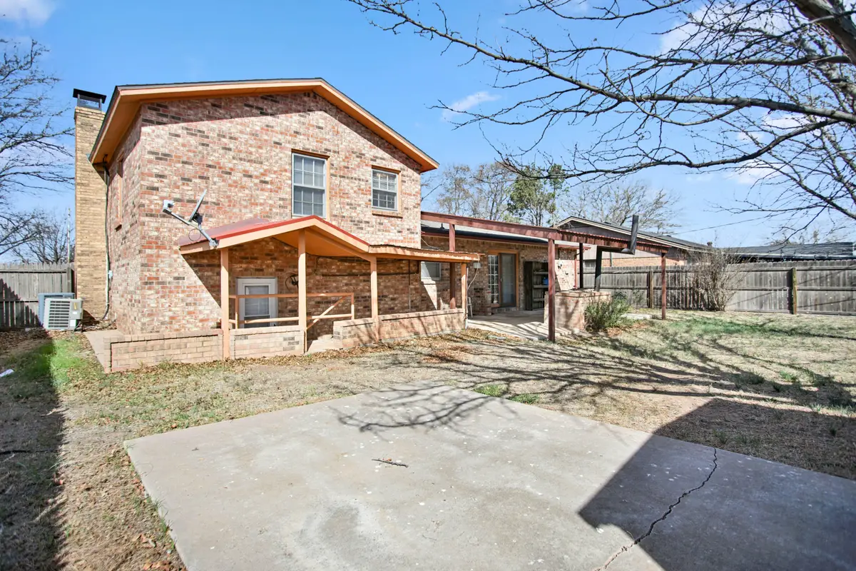 137 Detroit Avenue, Levelland, TX 79336 - #1