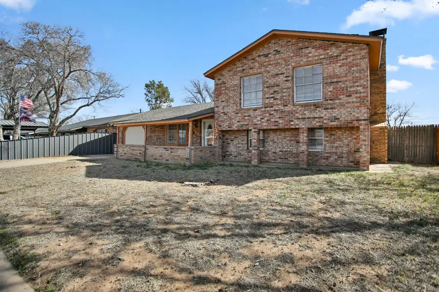 137 Detroit Avenue, Levelland, TX 79336 - #2