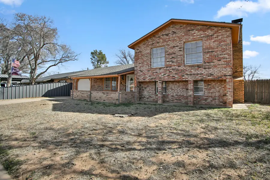 137 Detroit Avenue, Levelland, TX 79336 - #3