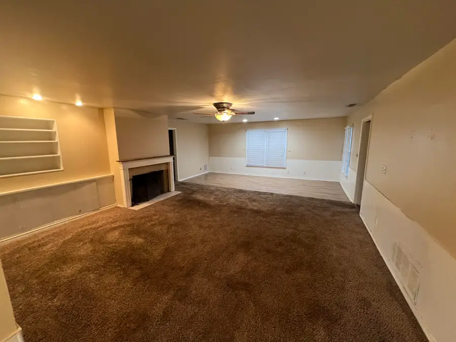 203 NE Alpine, Plainview, TX 79072 - #2