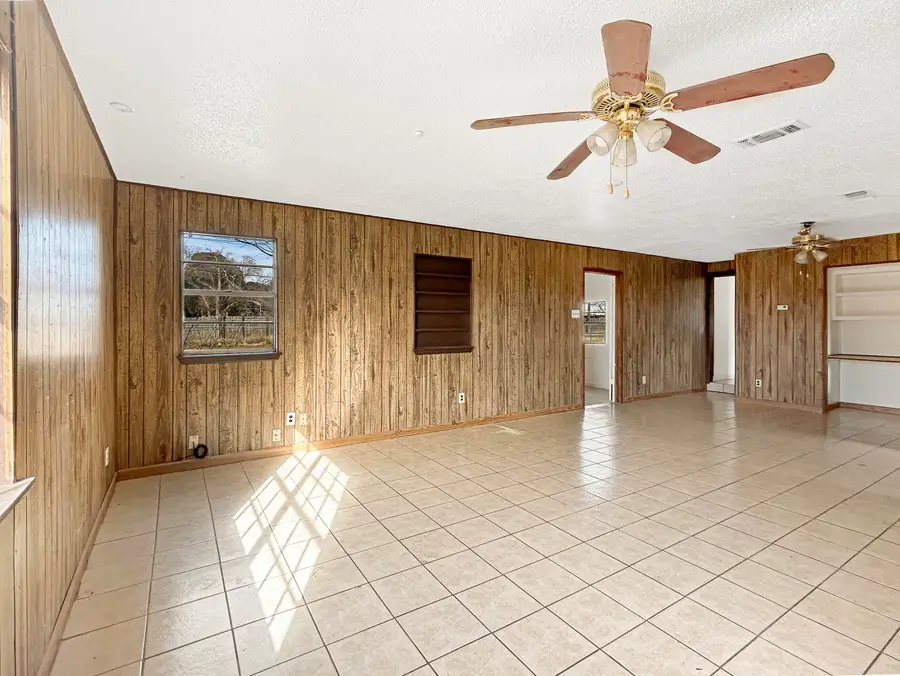 513 E Tulane Street, Lubbock, TX 79403 - #2