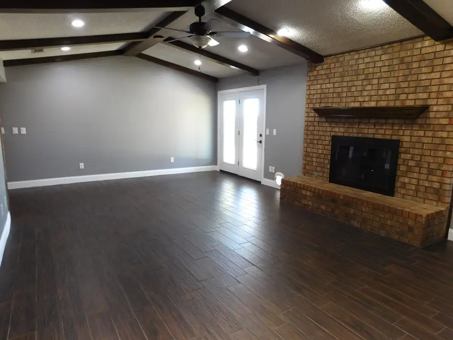 926 E Juniper Avenue, Muleshoe, TX 79347 - #2