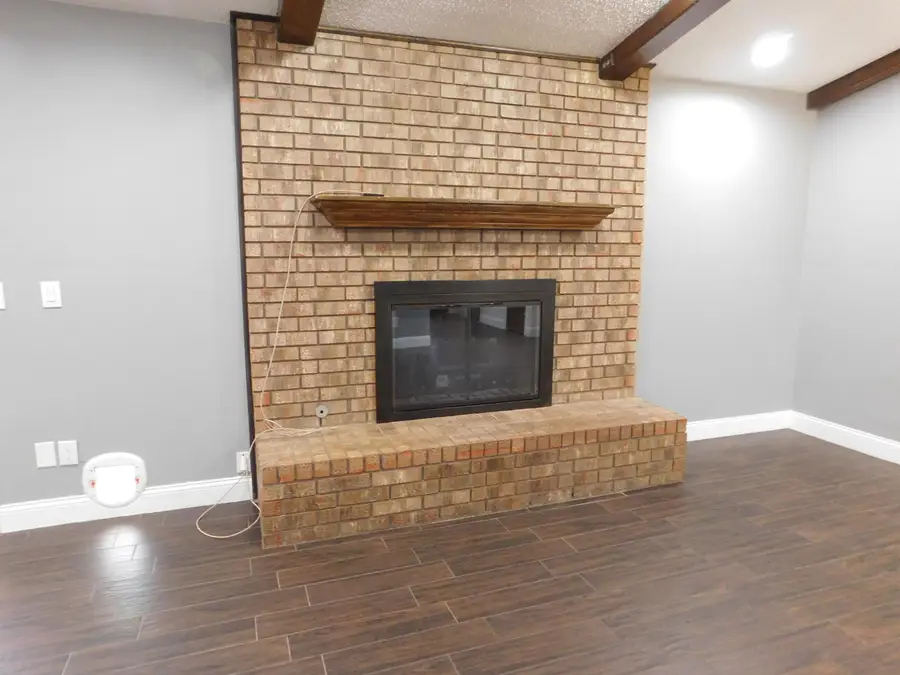 926 E Juniper Avenue, Muleshoe, TX 79347 - #3