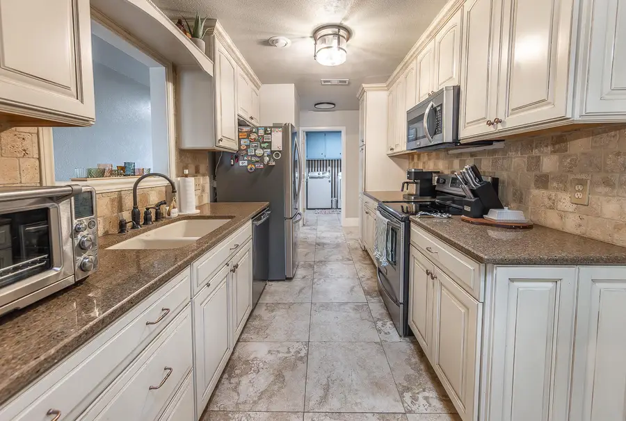 1210 S Cedar Street, Brownfield, TX 79316 - #3