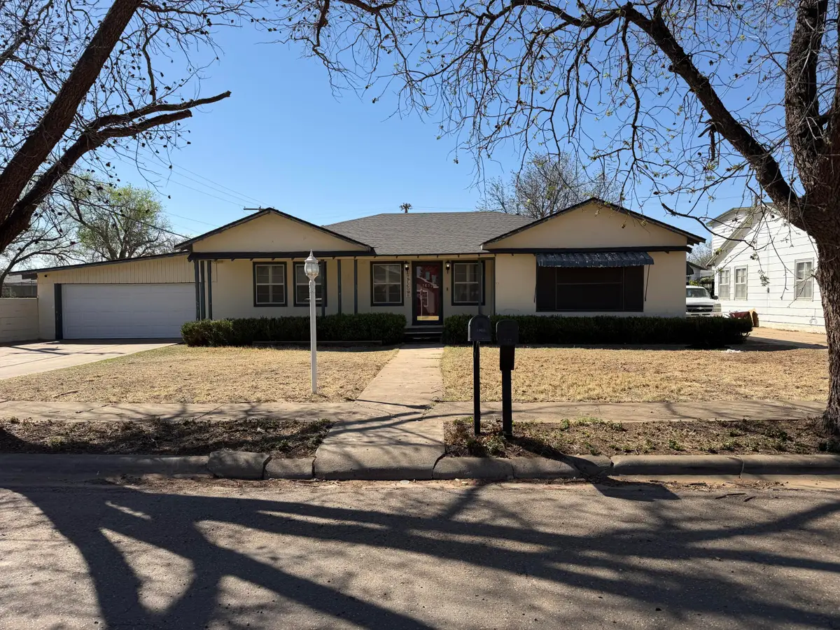 1613 N 3rd Street, Tahoka, TX 79373 - #1
