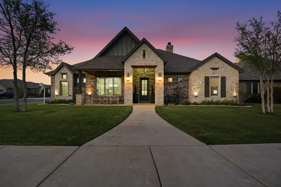 1202 N 14th Place, Wolfforth, TX 79382 - #2