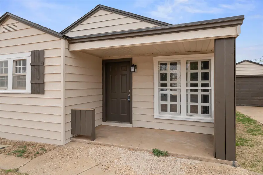 204 Avenue L, Levelland, TX 79336 - #2