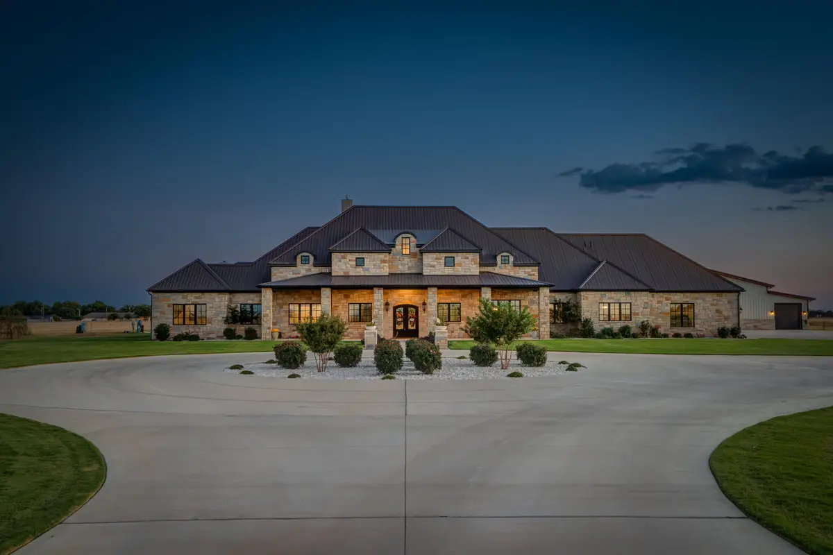 8216 E County Rd 6100, Idalou, TX 79329 - #1