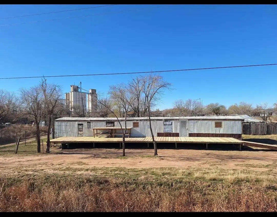 615 E 9th Street, Hale Center, TX 79041 - #1