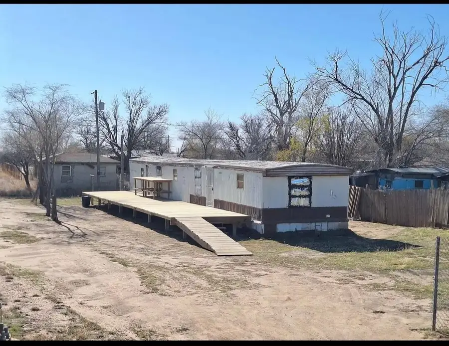 615 E 9th Street, Hale Center, TX 79041 - #2