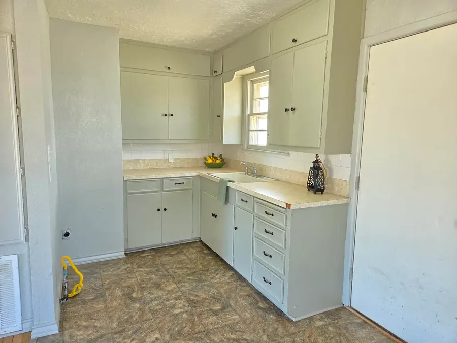 18 Houston Road, Tulia, TX 79088 - #3