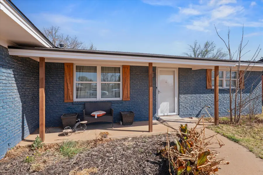 109 Mike Street, Levelland, TX 79336 - #2