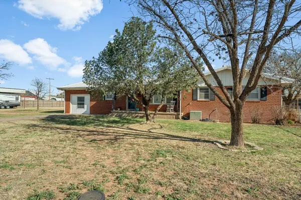 707 12th Street, Shallowater, TX 79363