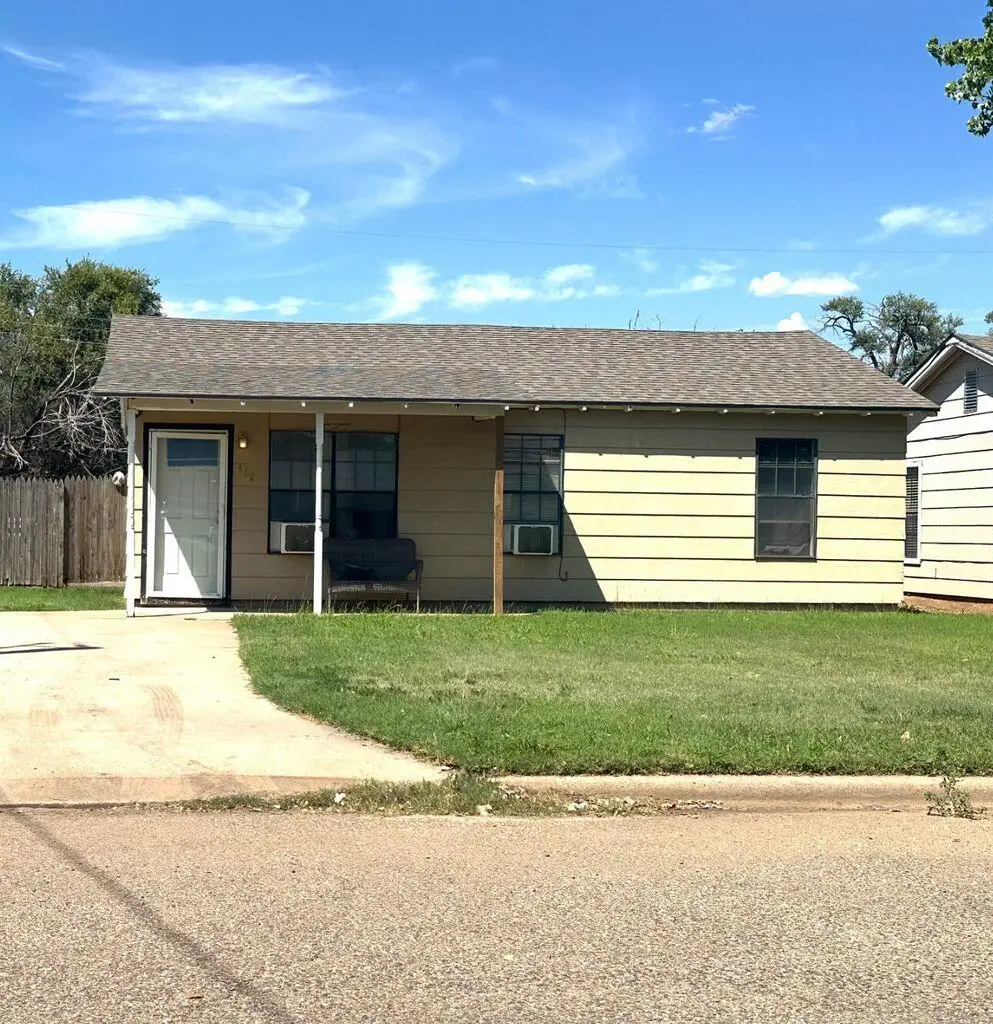 412 W 29th Street, Plainview, TX 79072 - #1