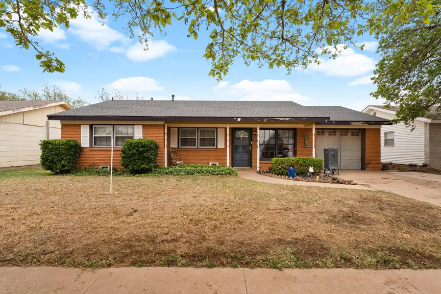 1835 W Lynn Street, Slaton, TX 79322 - #2