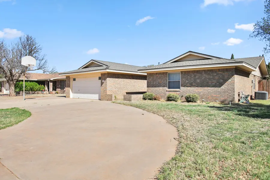 1303 E Waco Street, Brownfield, TX 79316 - #2