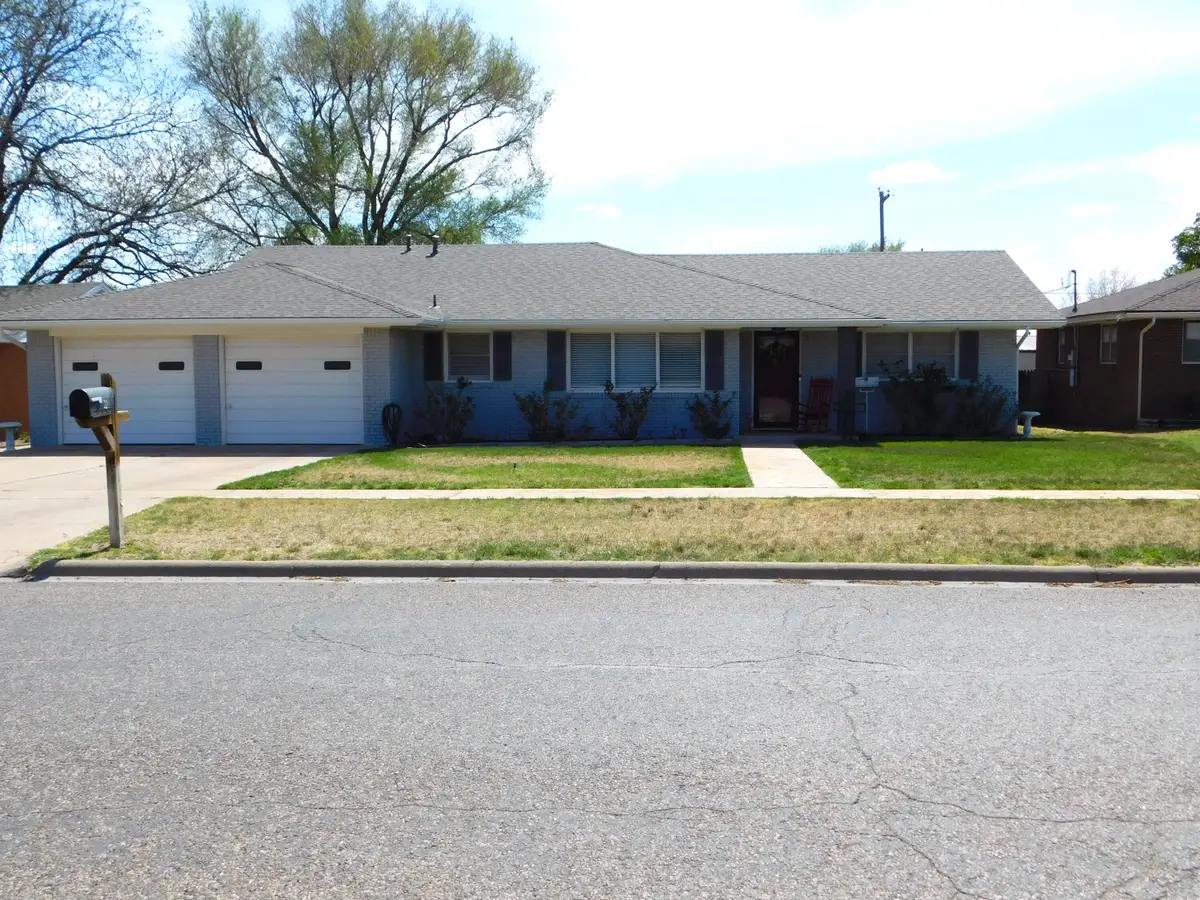 327 W Avenue J, Muleshoe, TX 79347 - #1