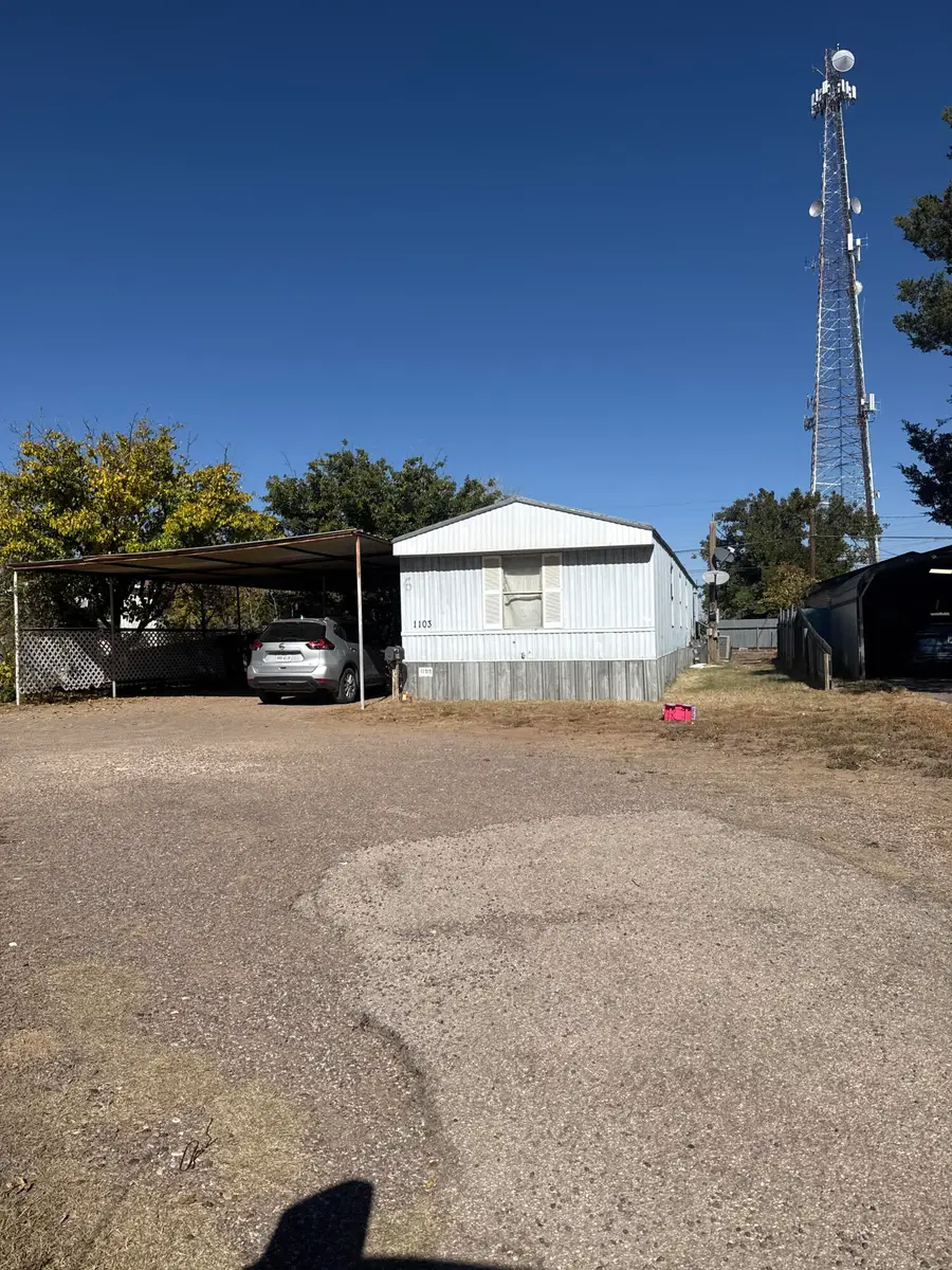 404 Avenue F, Levelland, TX 79336 - #2