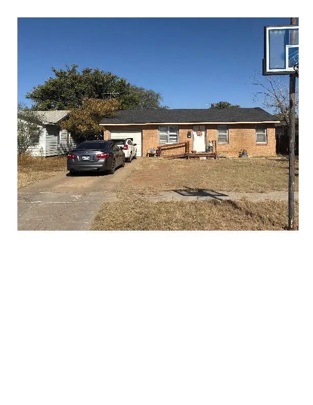 309 Avenue F, Levelland, TX 79336 - #2