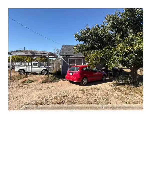512 Denver Avenue, Levelland, TX 79336
