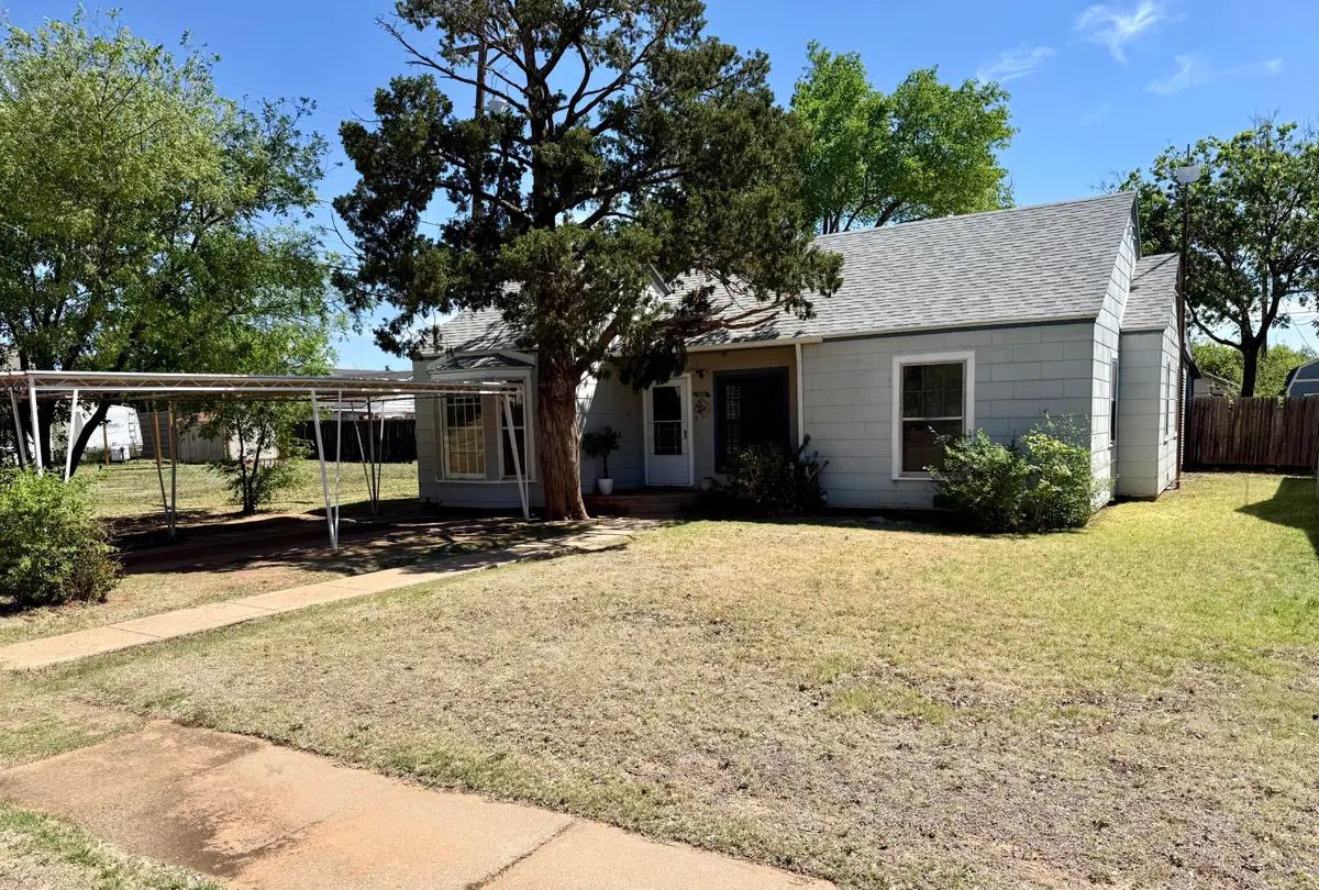 203 S Farmer Street, Crosbyton, TX 79322 - #1