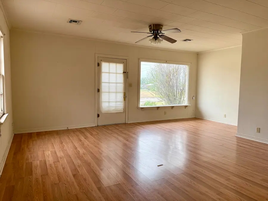 519 N 13th Street, Memphis, TX 79245 - #3